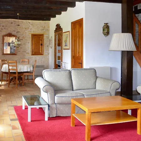 Casa vacanze Enticing Holiday In With Swimming Pool *