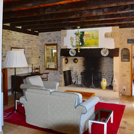 Enticing Holiday In With Swimming Pool Casa vacanze